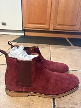 Steve Madden Men's Suede Chukka Boots in Burgundy